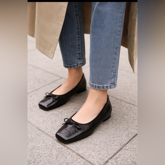 Dolce Vita Shoes - Dolce Vita Black Croc Embossed Ballet Flats Square Toe Bow Loafers Size 9